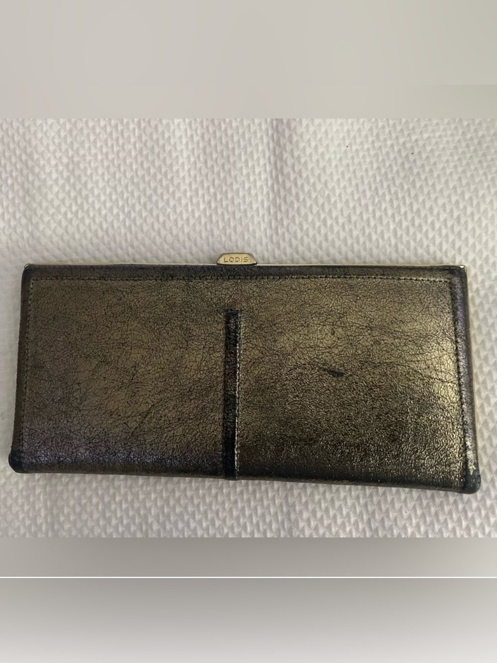 🩷
LODIS Clutch Wallet Silver
Shimmer Leather Framed with Removable Photo ID Card